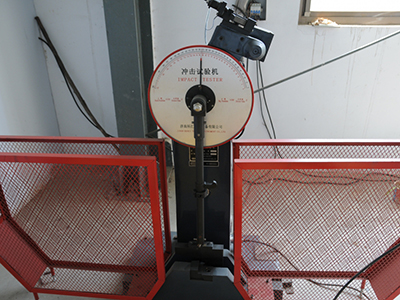 Máquina de pruebas de impacto para metales